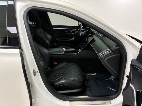 Used 2022 Mercedes-Benz S 580 4MATIC Sedan w/ AMG Line Package image 14