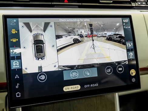 Used 2025 Land Rover Range Rover SE image 21