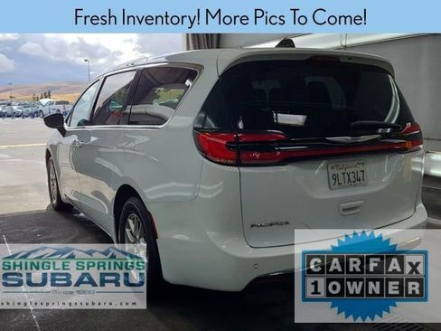 Used 2023 Chrysler Pacifica Touring-L FWD image 3