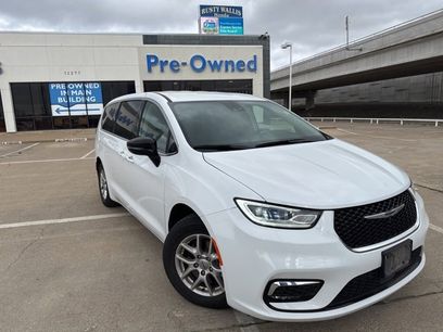 Used 2024 Chrysler Pacifica Touring-L