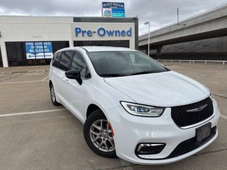 Used 2024 Chrysler Pacifica Touring-L video 1