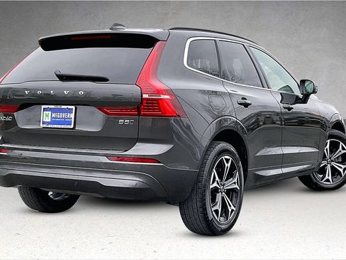 Used 2022 Volvo XC60 B5 Momentum w/ Climate Package image 6
