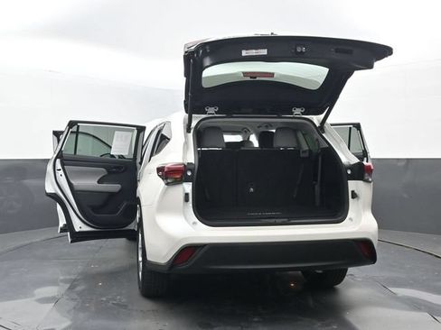 Used 2020 Toyota Highlander LE FWD image 36