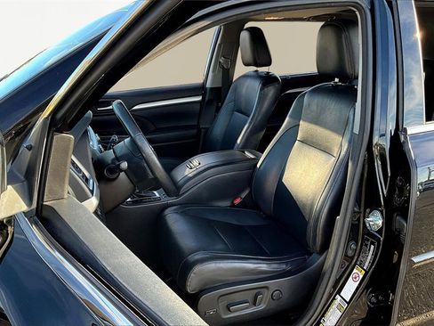 Used 2018 Toyota Highlander XLE image 25