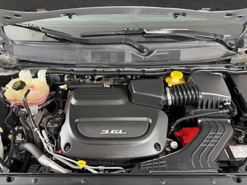 Used 2017 Chrysler Pacifica Touring FWD image 24