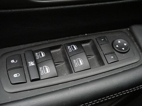 Used 2025 Chrysler Pacifica Select FWD image 19