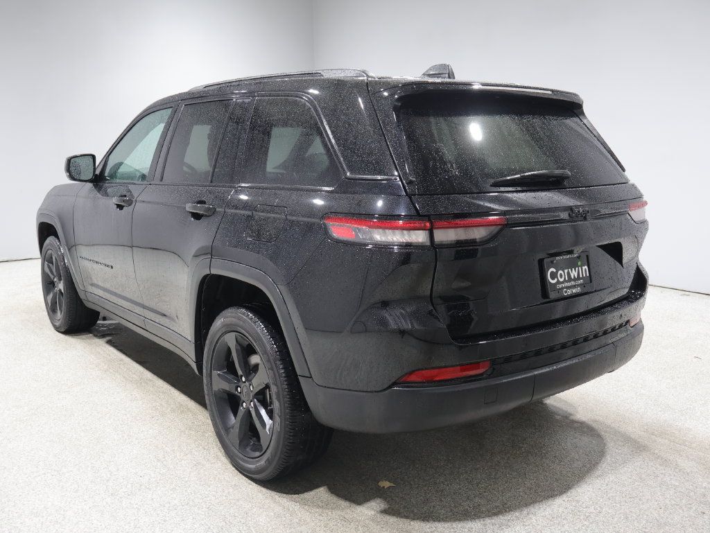 Used 2023 Jeep Grand Cherokee Altitude AWD/4WD image 6