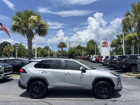 Used 2025 Toyota RAV4 XLE w/ Convenience Package FWD image 11