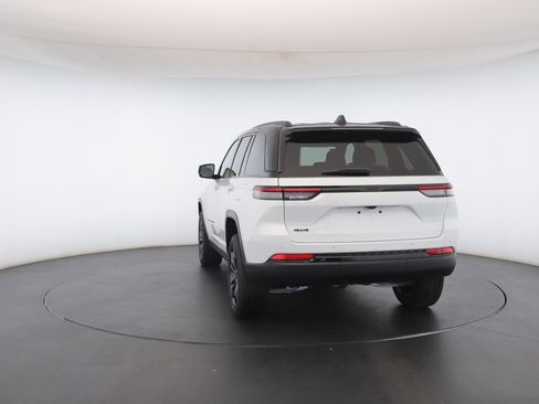 New 2025 Jeep Grand Cherokee Limited image 23