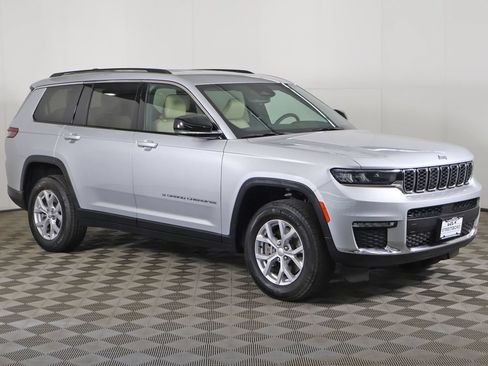 Used 2023 Jeep Grand Cherokee L Limited AWD/4WD image 2