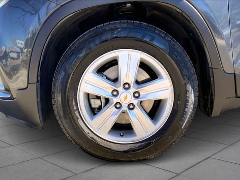 Used 2017 Chevrolet Trax LT w/ LT Convenience Package image 11