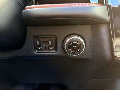 Used 2025 Lincoln Navigator Black Label image 42