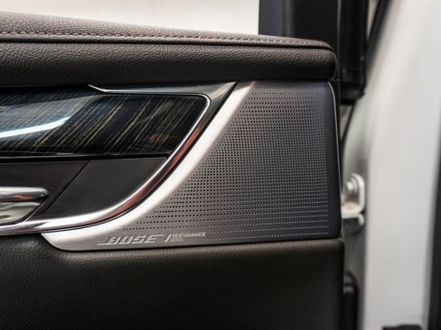 Used 2022 Cadillac XT6 Premium Luxury w/ Technology Package FWD image 10