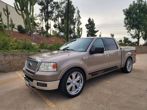 Used 2004 Ford F150 Lariat RWD image 9