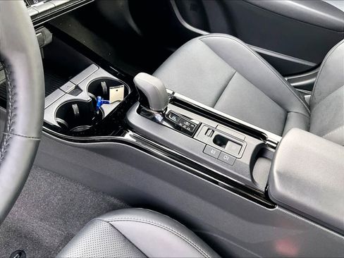 Used 2024 Toyota Prius Limited image 20