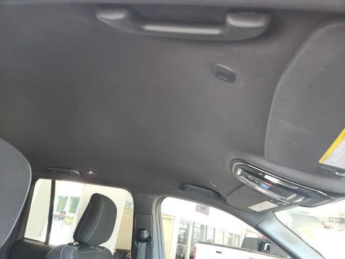 Certified 2025 Jeep Grand Cherokee Laredo w/ Luxury Tech Group I RWD image 18