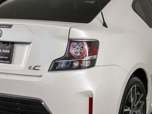 Used 2016 Scion tC image 9