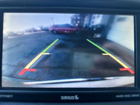 Used 2016 Chrysler Town & Country Touring image 21