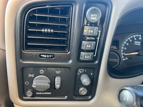 Used 2002 Chevrolet Suburban LT image 38