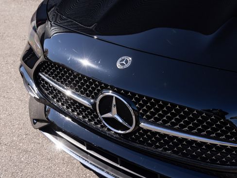 Used 2025 Mercedes-Benz CLE 300 4MATIC Cabriolet image 9