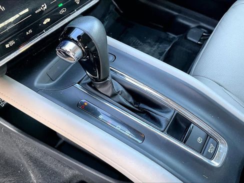 Used 2019 Honda HR-V EX-L image 17