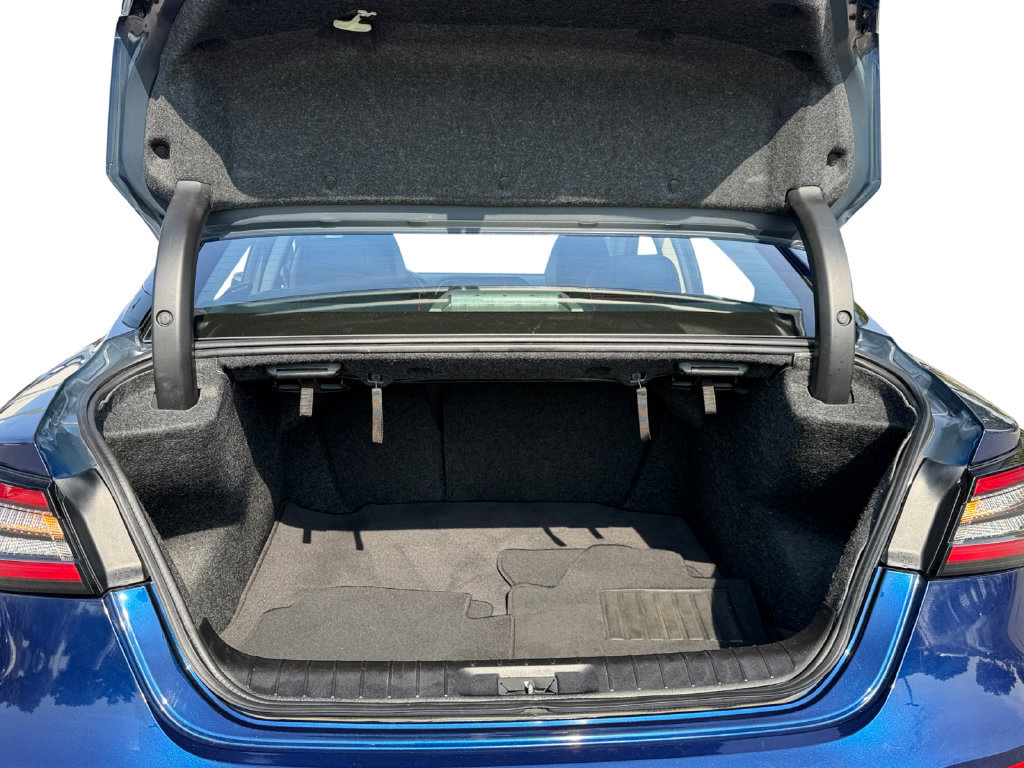 Used 2023 Nissan Maxima SV w/ Floor Mat Group FWD image 9