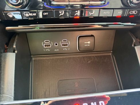 Used 2025 Jeep Grand Cherokee Altitude RWD image 26