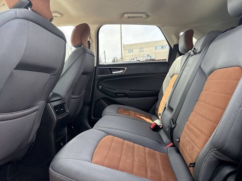 Used 2018 Ford Edge SEL w/ SEL Appearance Package AWD/4WD image 23