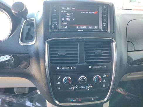Used 2019 Dodge Grand Caravan SE w/ UConnect Hands-Free Group image 20