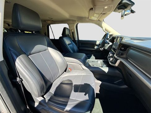 Used 2024 Ford Expedition Max XLT image 30