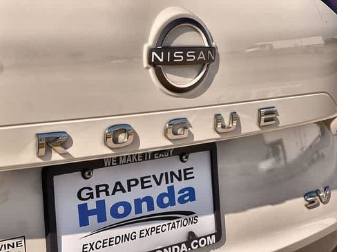 Used 2023 Nissan Rogue SV FWD image 8