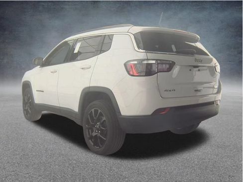 Used 2022 Jeep Compass Latitude AWD/4WD image 13