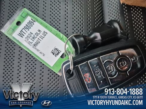 Used 2024 Lincoln Nautilus Reserve AWD/4WD image 29