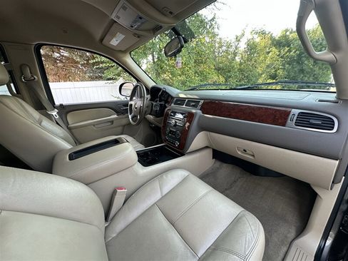 Used 2012 Chevrolet Suburban LT AWD/4WD image 36