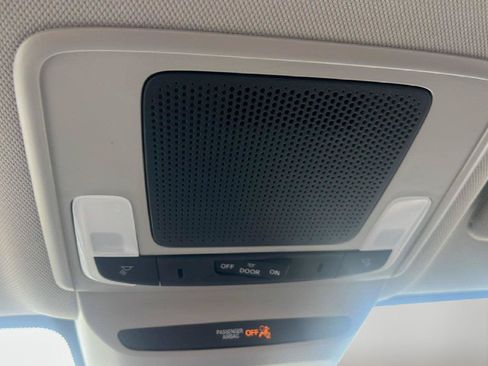 Certified 2024 Honda HR-V LX image 9