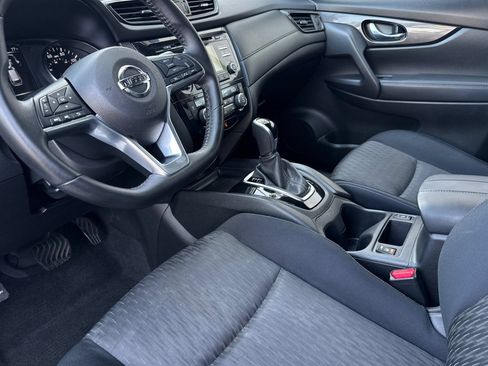 Used 2017 Nissan Rogue SV FWD image 10