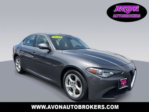 Used 2019 Alfa Romeo Giulia AWD image 1