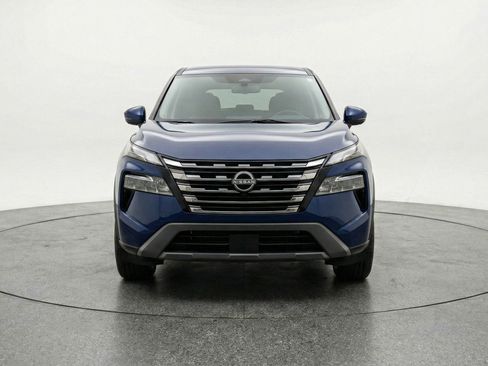 Used 2025 Nissan Rogue SV image 2