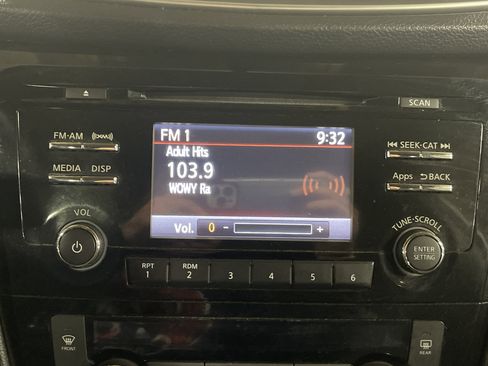 Used 2016 Nissan Rogue SV image 20