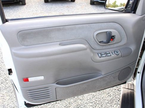 Used 1999 GMC Suburban 4WD w/ Marketing Opt Pkg 3 image 28