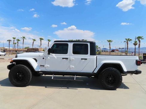 Used 2023 Jeep Gladiator Sport AWD/4WD image 4