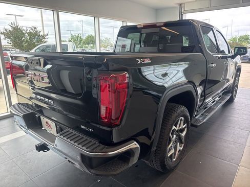 Used 2025 GMC Sierra 1500 SLT image 2