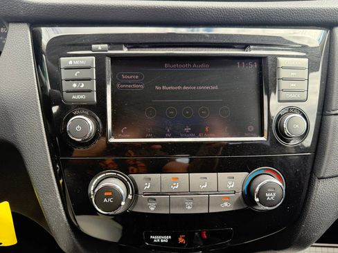 Used 2018 Nissan Rogue S image 26