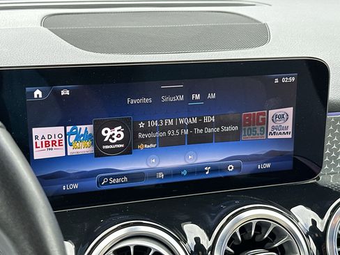 Used 2025 Mercedes-Benz GLB 250 4MATIC image 12