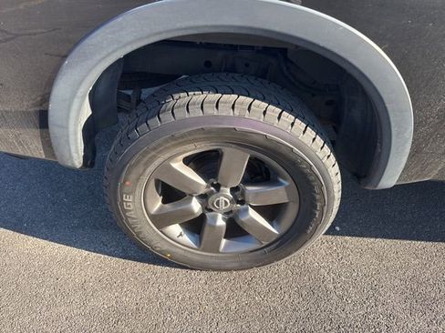 Used 2015 Nissan Titan SV w/ SV Value Truck Package image 9