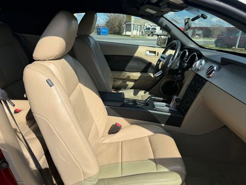 Used 2008 Ford Mustang Convertible image 29