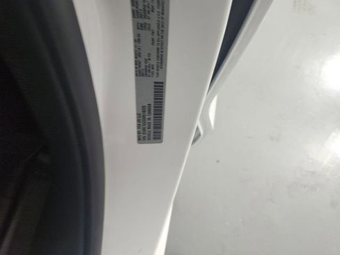 Used 2025 Chrysler Pacifica Limited image 39