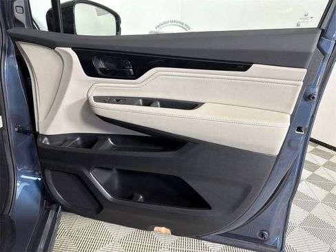 Used 2025 Honda Odyssey Elite image 16