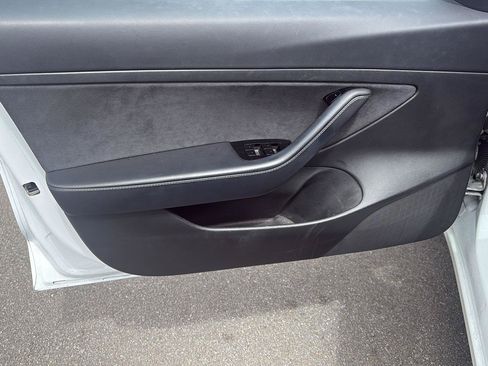 Used 2020 Tesla Model 3 Standard Range RWD image 11