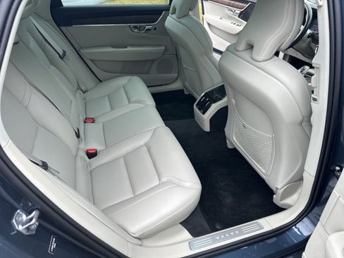 Used 2022 Volvo S90 B6 Inscription image 15